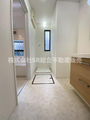 池之端町中古戸建の脱衣所|室内洗濯機置場もあり清潔感のある脱衣場です！