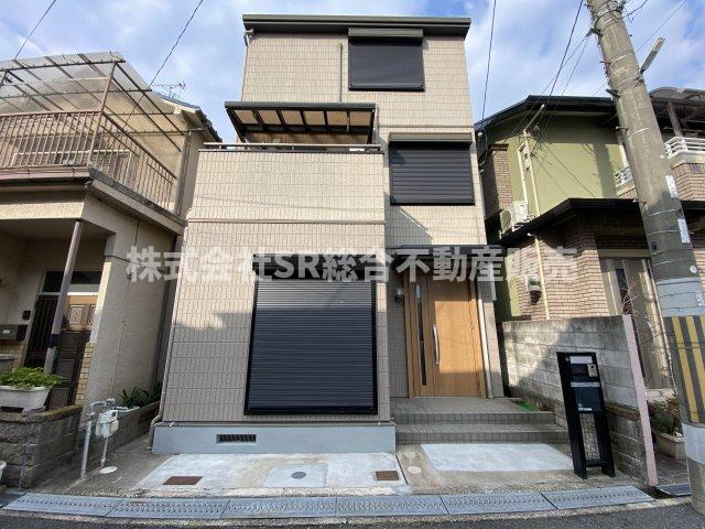 池之端町中古戸建の居間・リビング|リビングは広々16帖♪ご家族でゆったりとお過ごしいただける空間です！