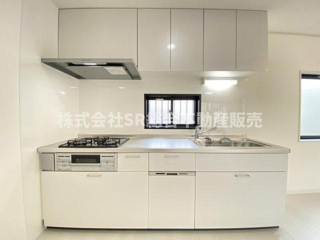 池之端町中古戸建のキッチン|設備の充実したシステムキッチンで快適にお料理できます！