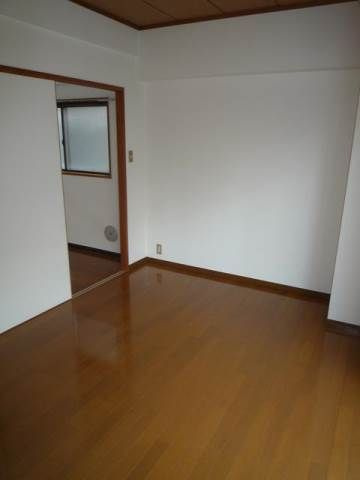 グリーンハイム赤羽の洋室