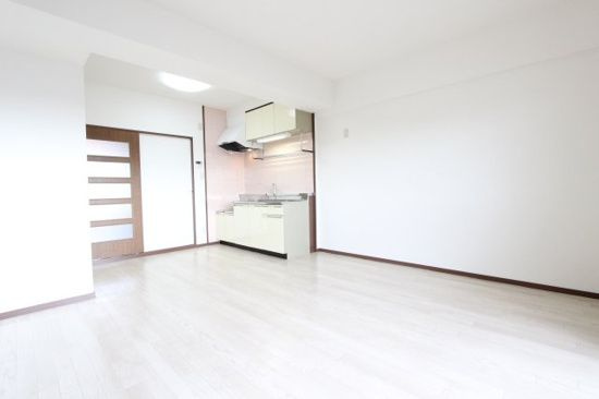 セブンスズキⅡの居間・リビング|使いやすい居間です