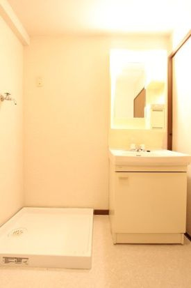 セブンスズキⅡの独立洗面台|独立洗面台、小物を置くことができて便利です