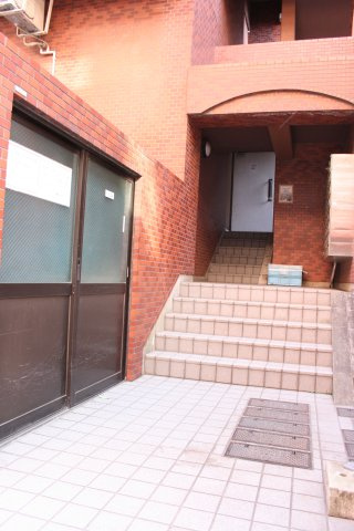 大田区東矢口３丁目の賃貸マンションのエントランス