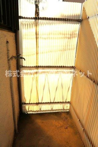 ゆき荘の設備|洗濯機置き場　室外