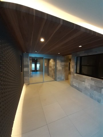 ウエスト　シックスのエントランス