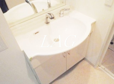 【洗面所】 | AXAS SHINITABASHI | 独立洗面台です。