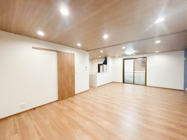 【居間・リビング】 | 駿東郡清水町徳倉 中古住宅 XH06024 | 清水町徳倉　ＬＤＫ　リフォ－ム後