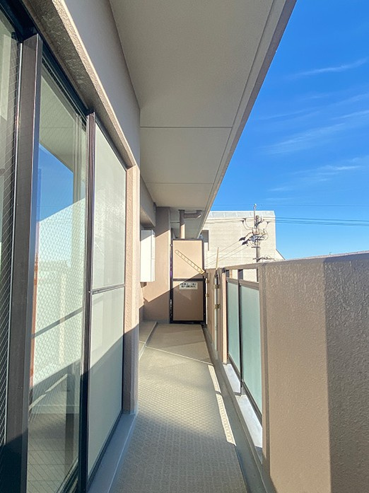 ファミール茜部のバルコニー