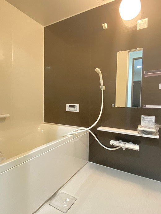 ファミール茜部の浴室