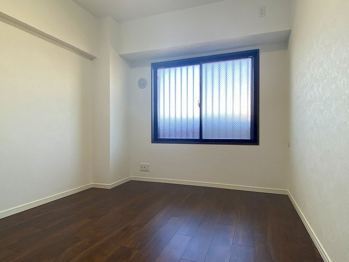 ファミール茜部の洋室|北西側洋室