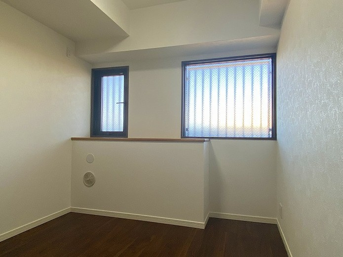 ファミール茜部の洋室|北東側洋室