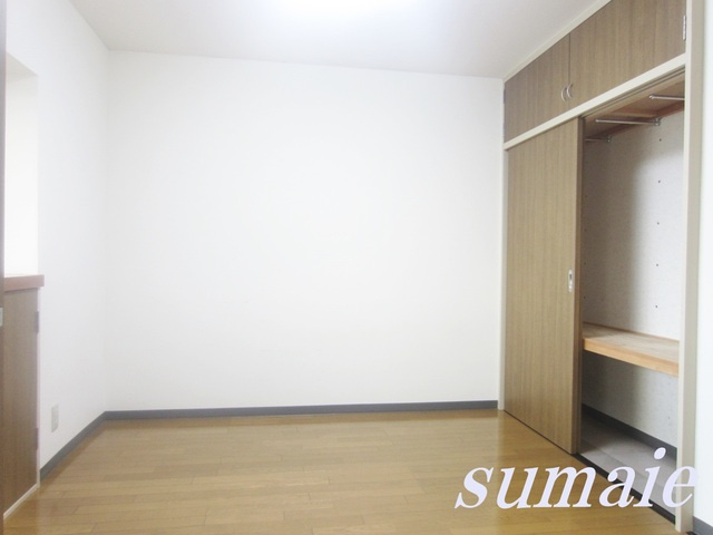 結城ハイツの洋室