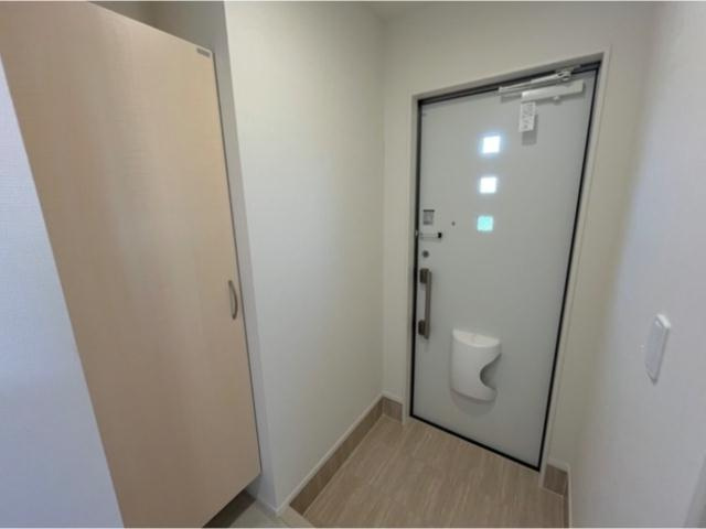 M’sレジデンスHIMEJIの玄関