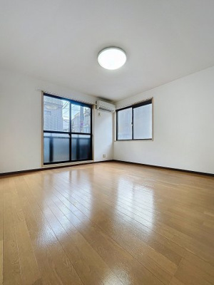 【居間・リビング】 | サンモール西落合 | ★南向き角部屋で明るく風通しのいいお部屋です★