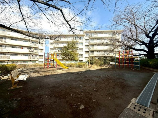 宮向住宅3街区2号棟のその他共用部分|敷地内はきれいに整備され、安心して暮らせる住環境です。