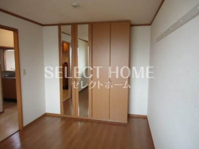 【寝室】 | アーバンコートＴ．Ａ棟 | 落ち着いて過ごせるお部屋なので、寝室にいかがでしょうか