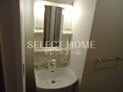 【独立洗面台】 | アーバンコートＴ．Ａ棟 | 同型タイプ独立洗面台、小物を置くことができて便利です