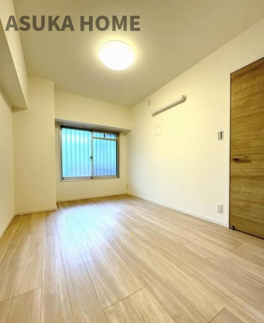 エンゼルハイム日吉 の洋室|このお家で一番広い6.1帖の主寝室は居心地◎