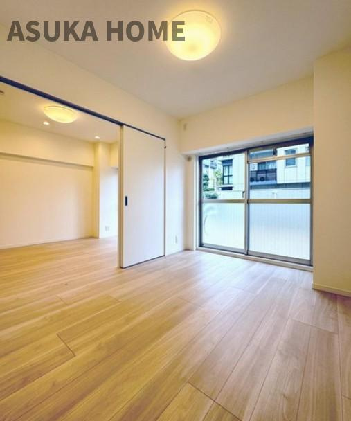 エンゼルハイム日吉 の洋室|リビングと隣接した洋室は、リビングを広く使う事もできます♪