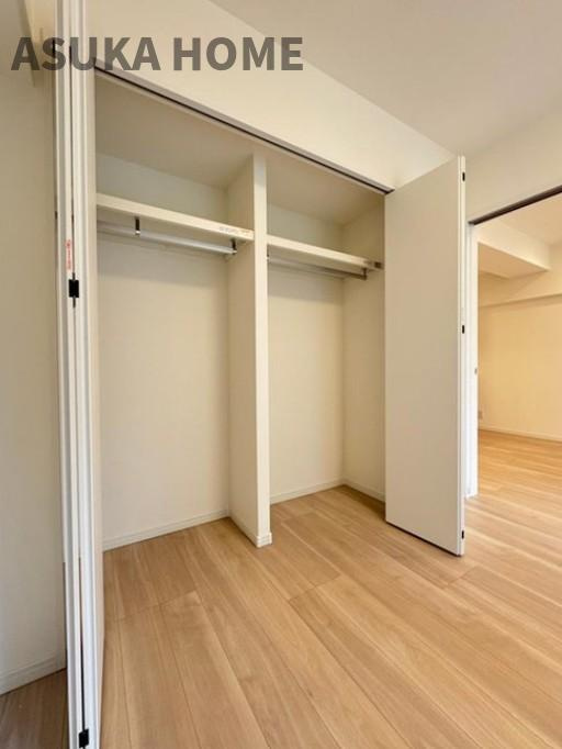 エンゼルハイム日吉 の収納|枕棚があるクローゼットは多様なお洋服の収納にも対応しやすく、大切なお洋服をきれいな状態で収納できます