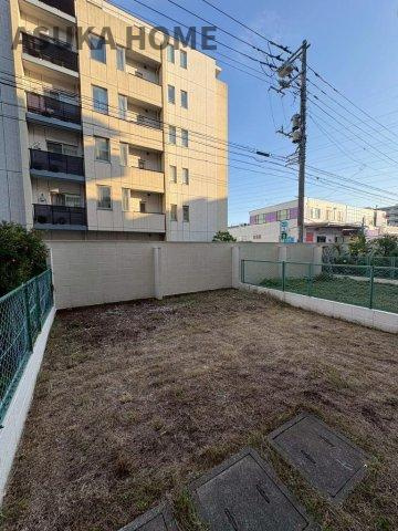 エンゼルハイム日吉 の庭|専用庭付きなので、ガーデニングや家庭菜園も楽しめますね♪