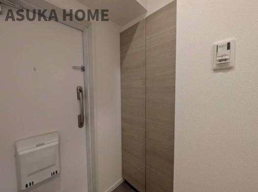 エンゼルハイム日吉 の玄関|人感センサー付きの玄関照明を採用♪