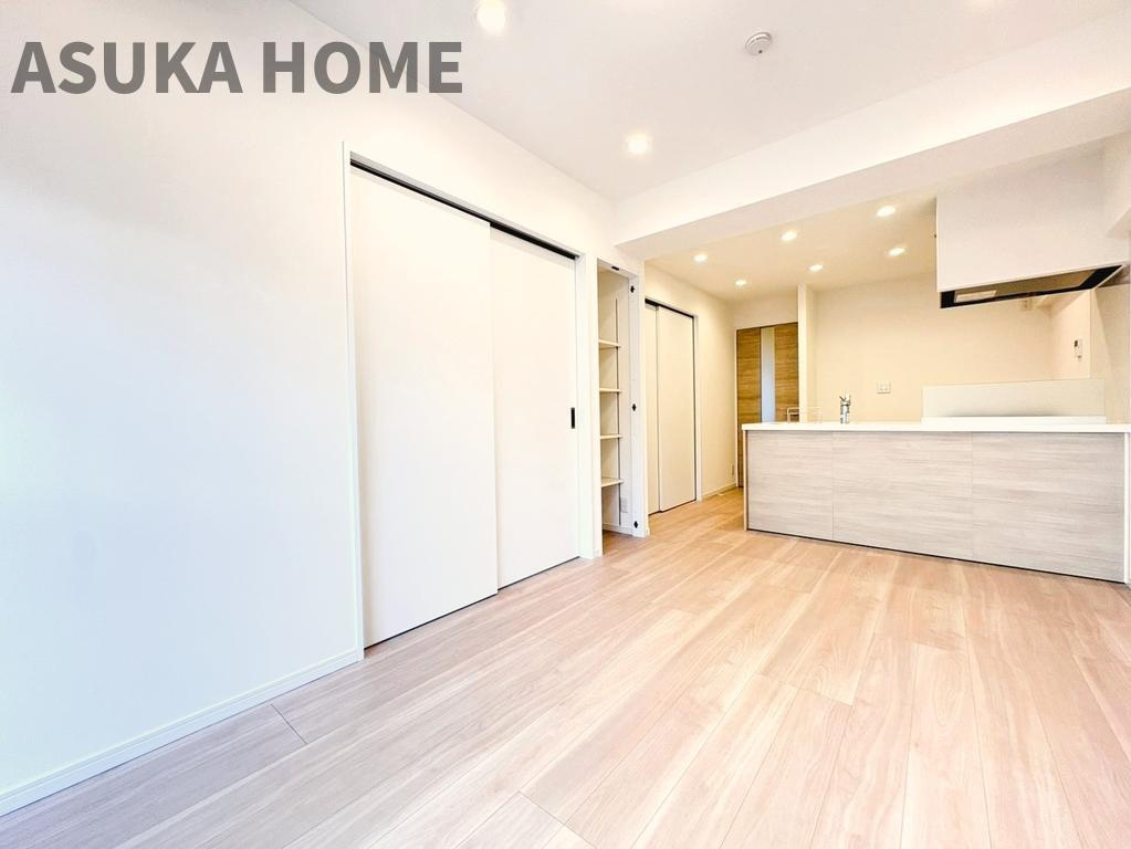 エンゼルハイム日吉 の居間・リビング|ゆとりのあるダイニングスペースになっているので大きなテーブルで囲む食事の時間も楽しめそうですね。