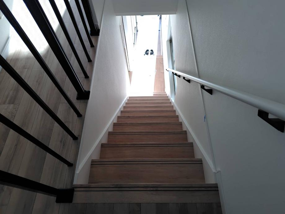 四宮３丁目　中古一戸建ての内装|階段
■物件内覧・資金計画相談・住宅ローン相談、リフォーム相談、お問合せ受付中■
※当日・翌日のご内覧、ご相談はお電話でのお問合せがスムーズです！