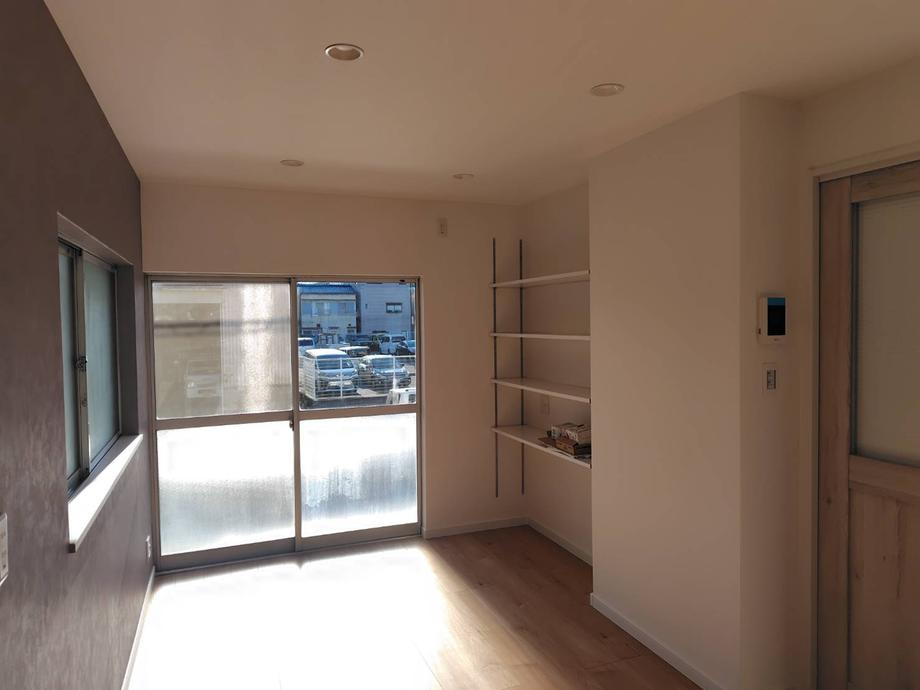 四宮３丁目　中古一戸建ての居間・リビング|LDK10.25帖
■物件内覧・資金計画相談・住宅ローン相談、リフォーム相談、お問合せ受付中■
※当日・翌日のご内覧、ご相談はお電話でのお問合せがスムーズです！