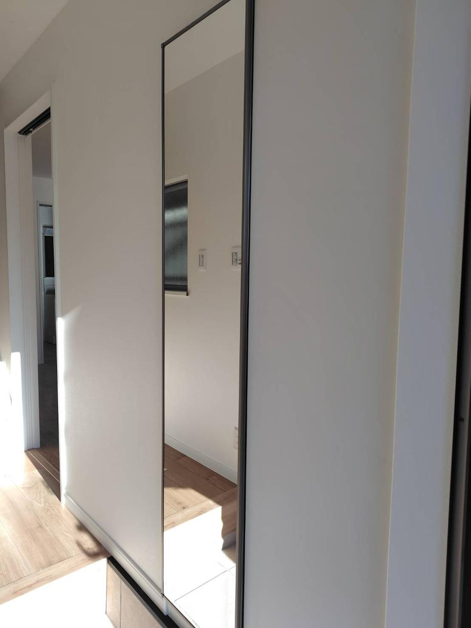 四宮３丁目　中古一戸建ての内装|玄関　鏡
■物件内覧・資金計画相談・住宅ローン相談、リフォーム相談、お問合せ受付中■
※当日・翌日のご内覧、ご相談はお電話でのお問合せがスムーズです！