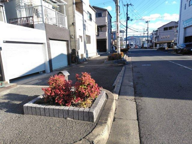 四宮３丁目　中古一戸建ての前面道路含む現地写真|■物件内覧・資金計画相談・住宅ローン相談、リフォーム相談、お問合せ受付中■
※当日・翌日のご内覧、ご相談はお電話でのお問合せがスムーズです！