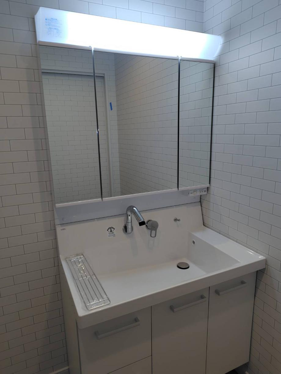 四宮３丁目　中古一戸建ての独立洗面台|シャワー付き洗面化粧台
■物件内覧・資金計画相談・住宅ローン相談、リフォーム相談、お問合せ受付中■
※当日・翌日のご内覧、ご相談はお電話でのお問合せがスムーズです！