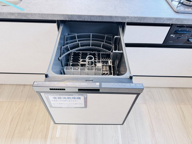 流山市松ケ丘６丁目新築戸建（松ケ丘12期）のキッチン|家事の手間をグッと省けるビルトイン食洗器