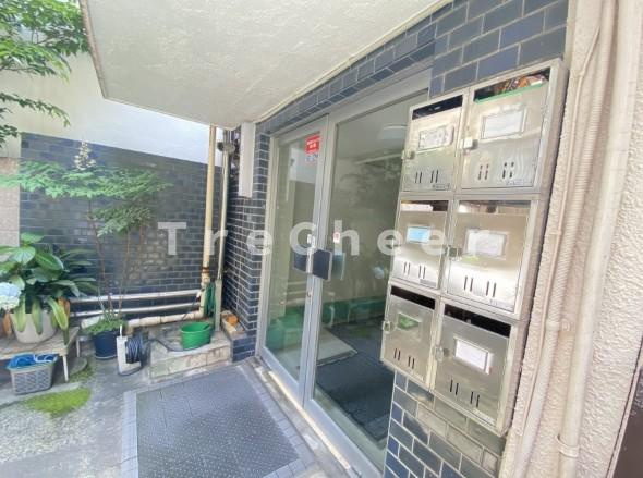 ユシマハイツのエントランス