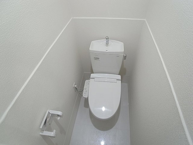 ラムール花山Ａ棟のトイレ|温水洗浄付きのトイレ