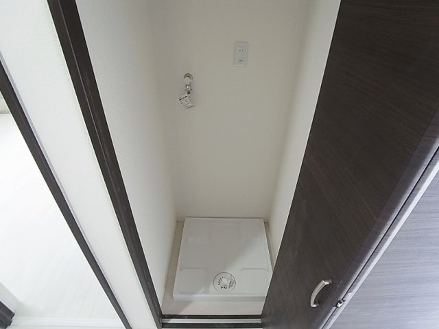 ラムール花山Ａ棟のその他|収納可能な洗濯機置き場