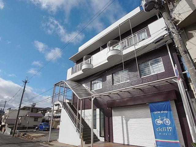 ラムール花山Ａ棟の外観|外観からやり替え非常に綺麗に生まれ変わりました