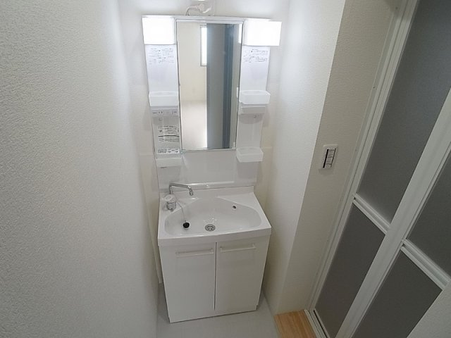 ラムール花山Ａ棟の洗面所|洗面台も入れ替え済みです