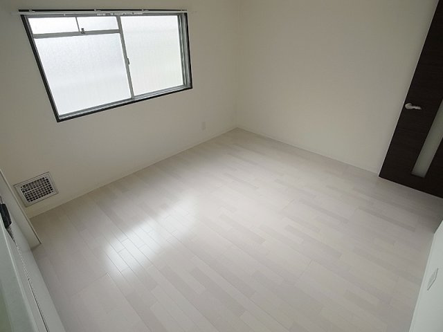 ラムール花山Ａ棟の内装|非常に光沢のある仕上がりになっています