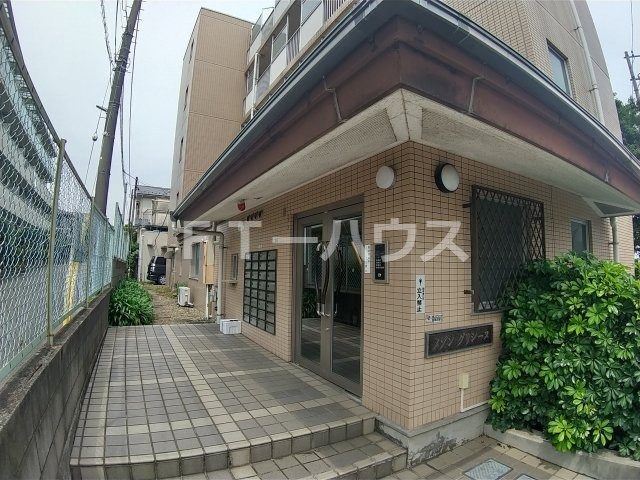 メゾングリシーヌのエントランス