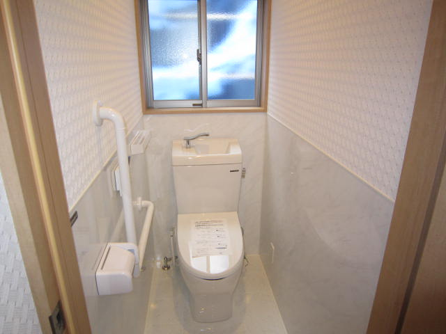 川口貸家のトイレ