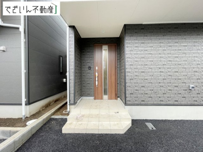 【玄関】 | CRADLE GARDEN鴻巣市鴻巣第1　新築住宅 | ≪2号棟≫
現地(2026年7月撮影)