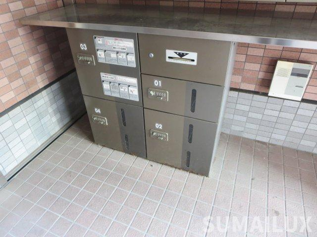 ウイングス７番館のエントランス