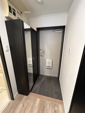 ウイングス７番館の玄関