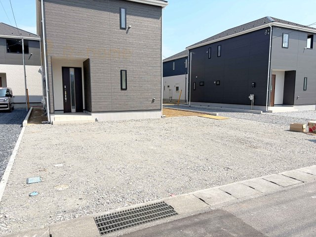 土浦市生田町第4　新築戸建て　4号棟の駐車場|カースペースは2台お停めいただけます♪
