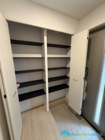 平塚市田村第49　新築戸建　全１棟１号棟の玄関