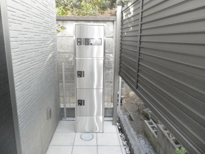 ウィット八柱のエントランス|宅配ボックス