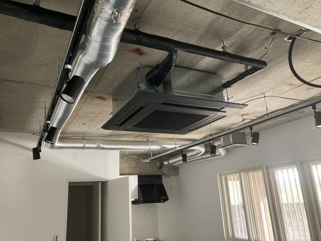 レイヴェルⅣのキッチン|ビルトインエアコン 