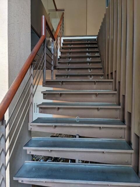 レイヴェル３１の内装|２階まで独立階段あり 