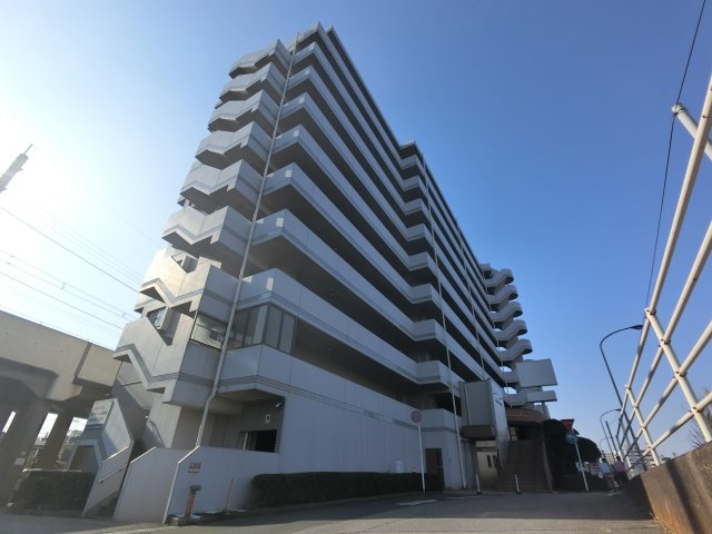 ロイヤルステージ本千葉の外観